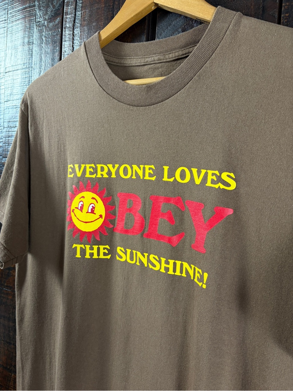 Obey Men’s Retro Brown Tee with Red & Yellow Sunshine Graphic Medium